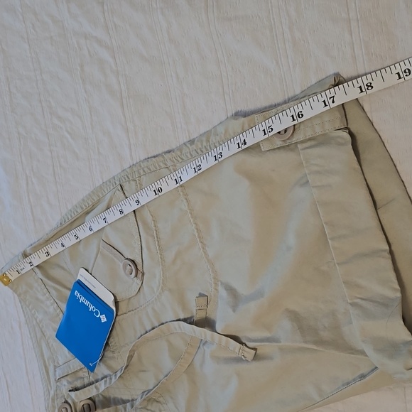 Columbia Khaki Hiking Shorts - Size 2 - Picture 9 of 12